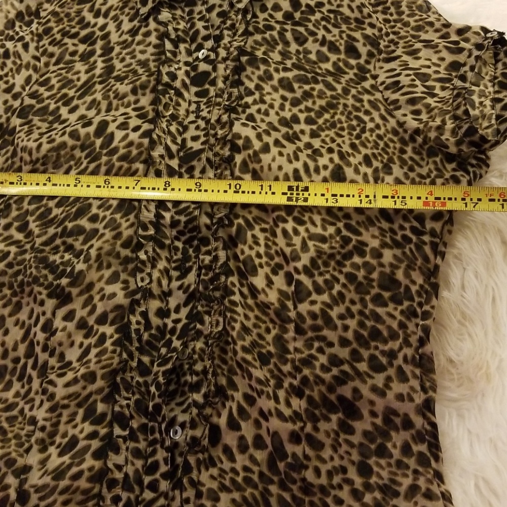 Leopard Print Shirt!! 🦁 - Picture 2 of 8